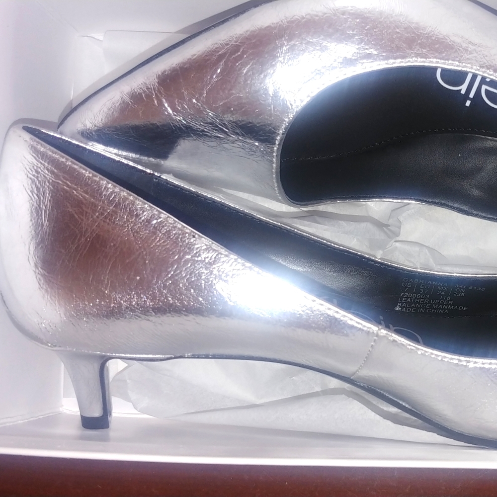 NWT Calvin Klein leather kitten heel